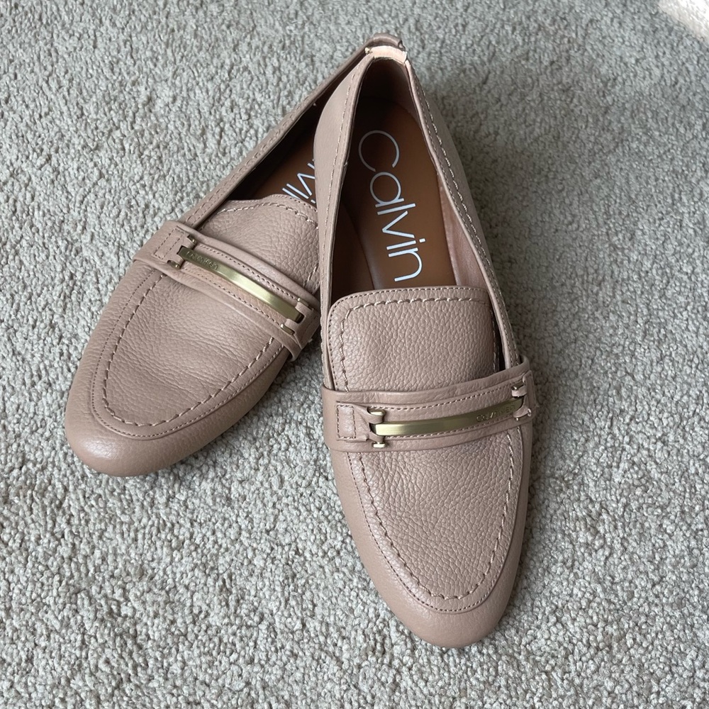 CLAVIN KLEIN WOMEN'S LOAFER - SIZE 6